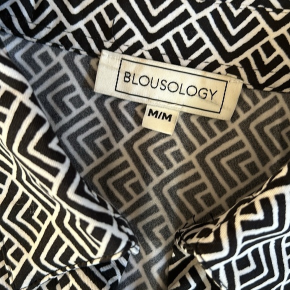 Black and white graphic print blouse - Picture 3 of 4